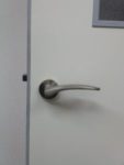 宇治市木幡の会社オフィスの室内扉への鍵の取付