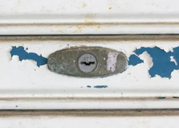 シャッターの鍵が経年劣化