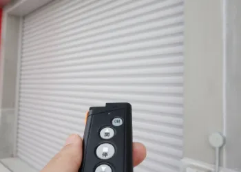 電動シャッターの場合は電池・センサー・電源を確認する