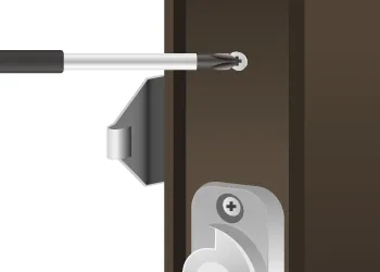 上側のビスを仮止めする