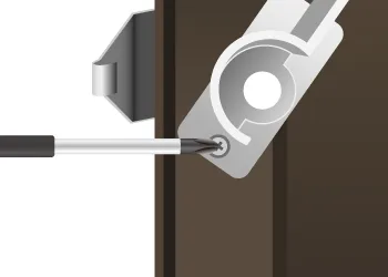 下のビスを完全に緩めてクレセント錠を外す