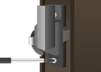 ビスを本締めする