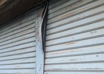 シャッター本体やガイドレールが歪んでいる