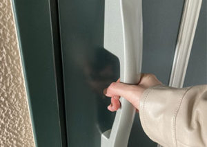 閉め出しに遭う