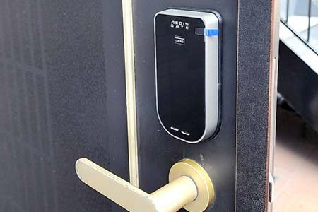 施設の入り口の鍵を電子錠に交換｜横須賀市