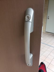 玄関のプッシュプル錠