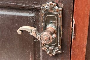 KODAIの装飾錠に取り替えた玄関ドア