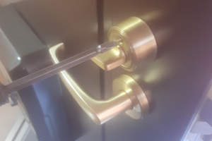 シリンダーの取り外し作業