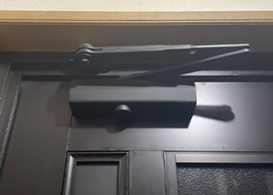 ドアクローザー