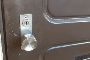 ディスクシリンダーが付いた玄関ドア