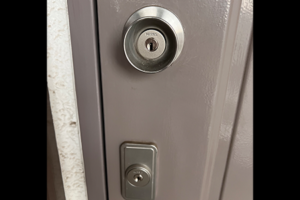 KABAの鍵に取り替えた玄関ドア