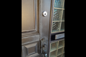 鍵を取り付けた後の玄関ドア