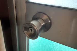 開かなくなった浴室扉のドアノブ