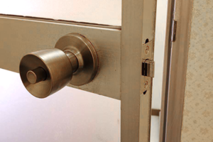 ドアノブ交換後の浴室扉