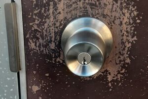 故障したドアノブの交換後