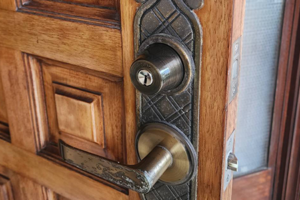 GOALの新しい鍵に取り替えた玄関ドア