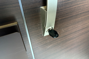 鍵の動作不良を解消した玄関ドア