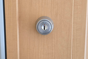 WESTのディンプルキーに付け替えた玄関ドア