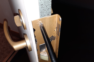 ネジの締め直し作業