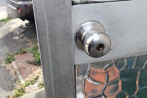 ドアノブ故障したドア