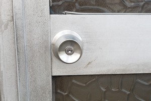 MIWA社のドアノブに交換したドア