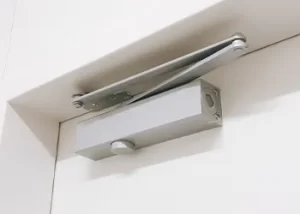 ドアクローザー