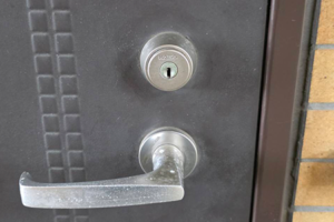 玄関ドアの鍵交換前