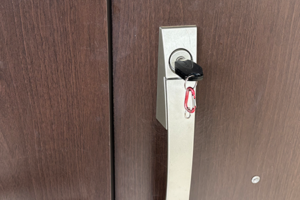 鍵の開け閉めがしづらくなった玄関ドア