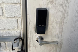 電気錠が付いた玄関ドア