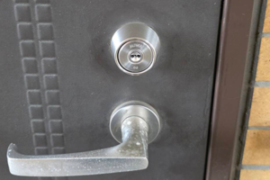 玄関ドアの鍵交換後