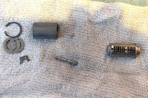 鍵の修理作業中