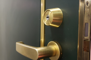 玄関ドアの鍵交換前