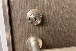 ディスクシリンダーが付いている玄関ドア