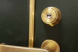 玄関ドアの鍵交換後