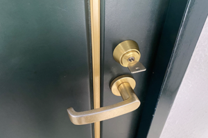 修理後の玄関の鍵