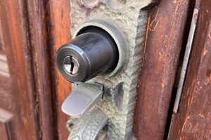 サムラッチ錠のシリンダー交換後