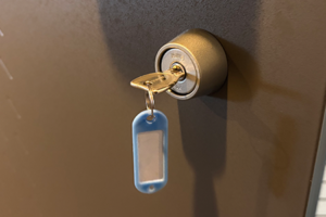 不具合が起きた玄関の鍵