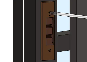 室内側の穴から付属のピンを室外側まで貫通させる