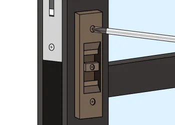 室内側から内部化粧座のネジを外す。