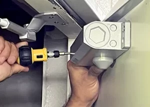 ドアクローザーを自分で調整する方法