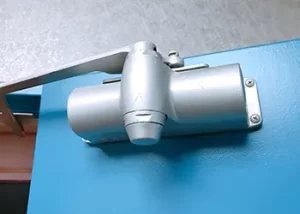 自分で調整できないドアクローザーの種類