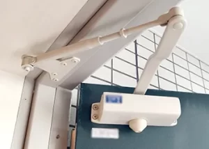 ドアが閉まらない原因はドアクローザーにある？