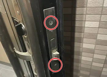 玄関のラッチのネジ